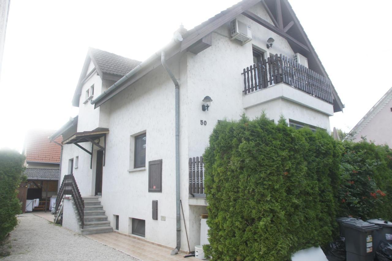 Bed and Breakfast Szuzanna Fenyves Panzio à Siófok Extérieur photo