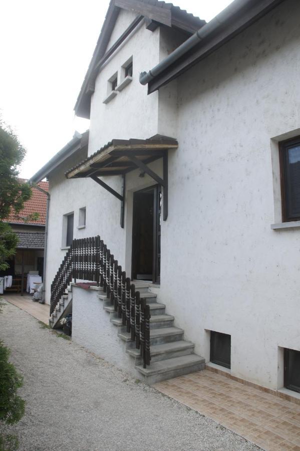 Bed and Breakfast Szuzanna Fenyves Panzio à Siófok Extérieur photo