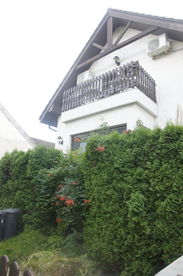 Bed and Breakfast Szuzanna Fenyves Panzio à Siófok Extérieur photo