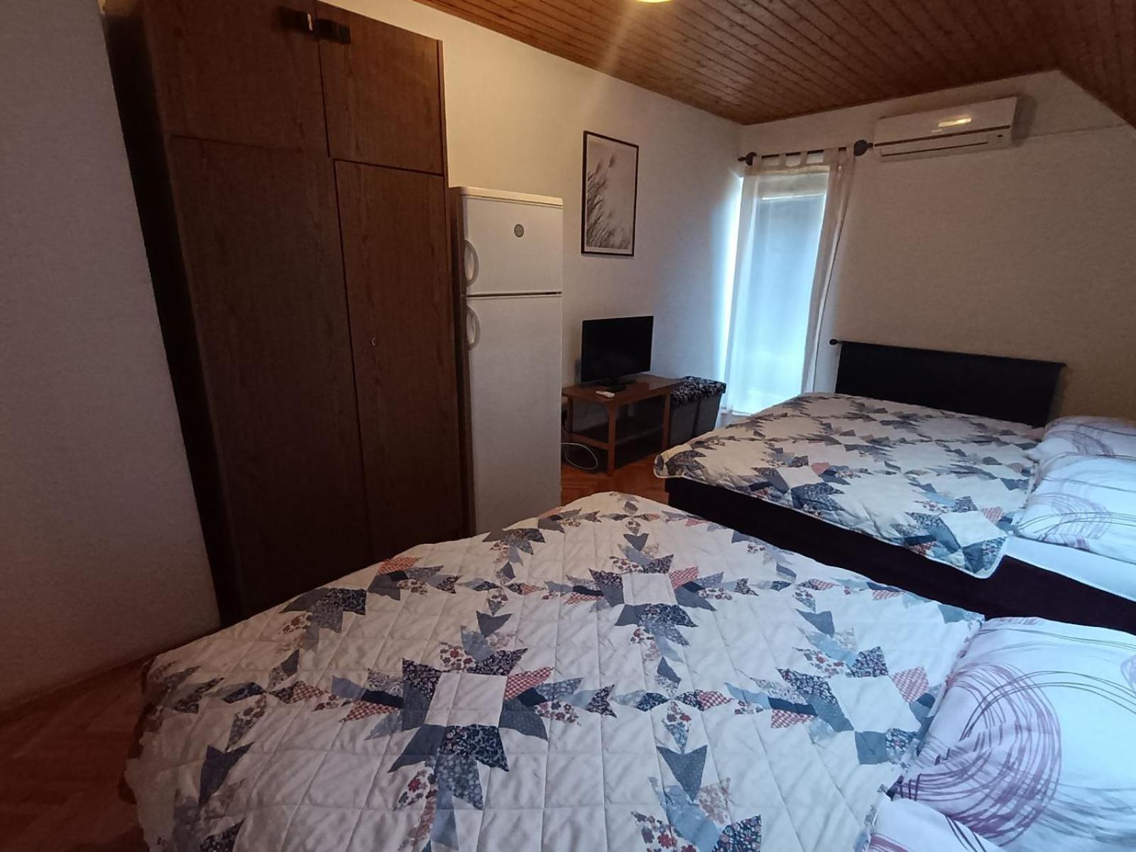 Bed and Breakfast Szuzanna Fenyves Panzio à Siófok Extérieur photo