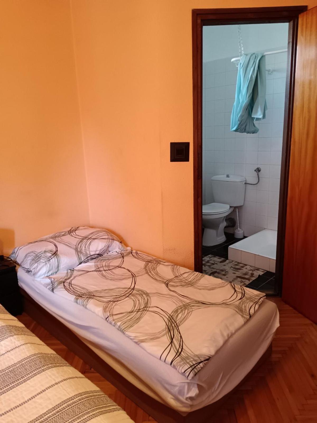 Bed and Breakfast Szuzanna Fenyves Panzio à Siófok Extérieur photo
